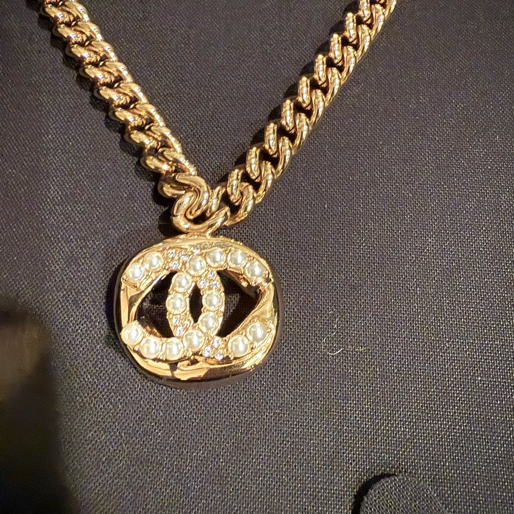 Gold Chain Necklace with Pendant - Picture 2 of 6